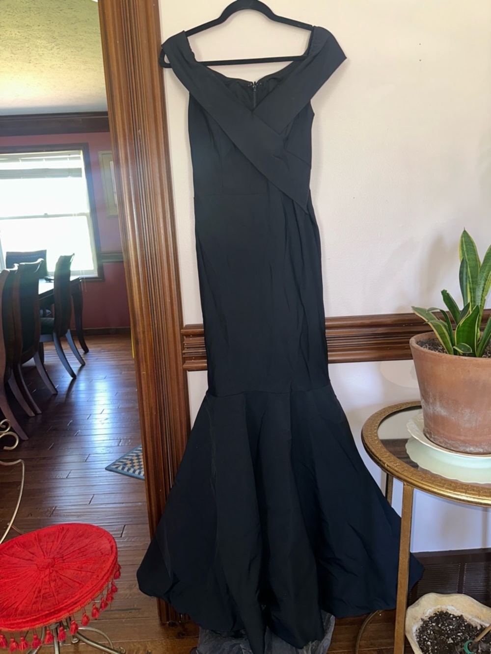 Elegant Black Off-Shoulder Mermaid Gown